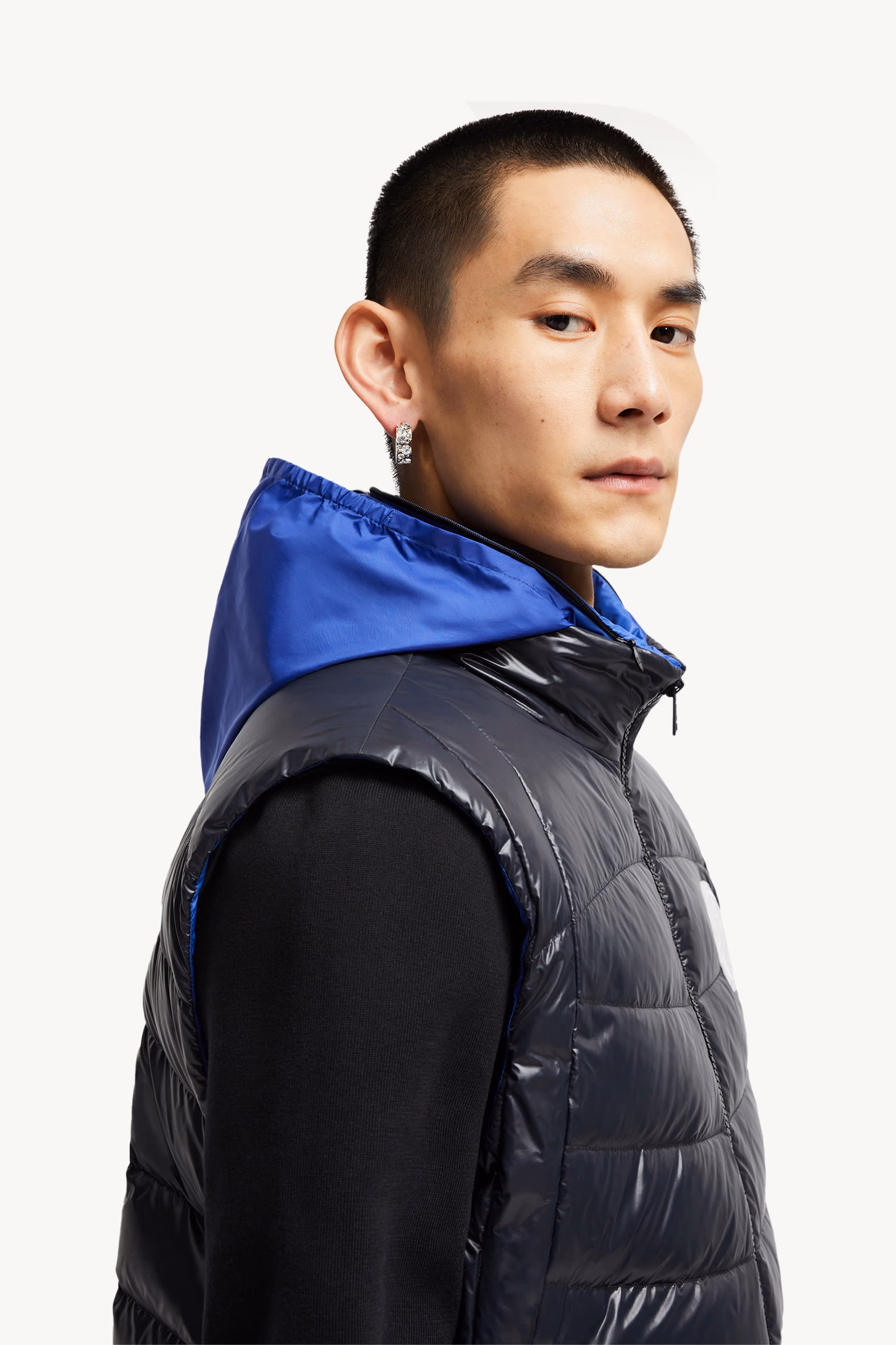 Chaleco plumífero con acolchado curvo y capucha Menelao Hombre Gris Moncler 4
